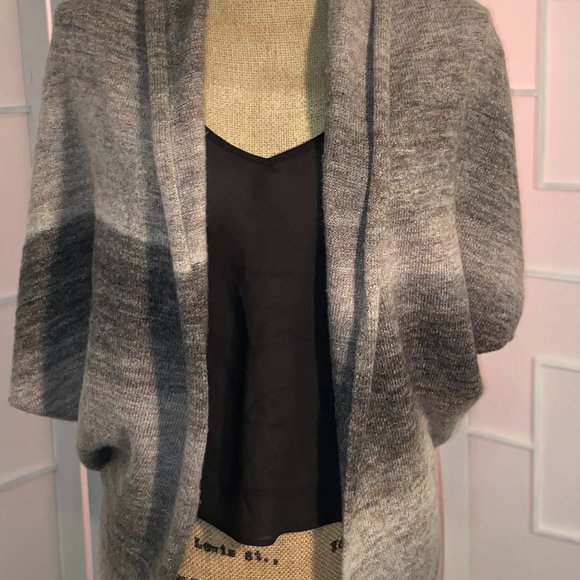 Forever 21 Dolman Sleeve Cocoon Gray Kimono - Picture 6 of 8